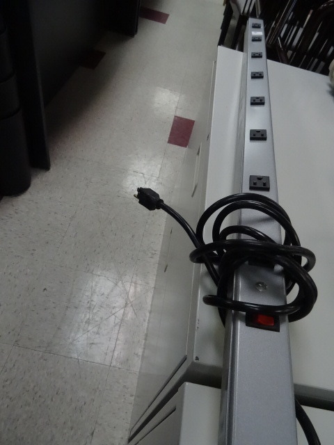 8 Plug Outlet Strip