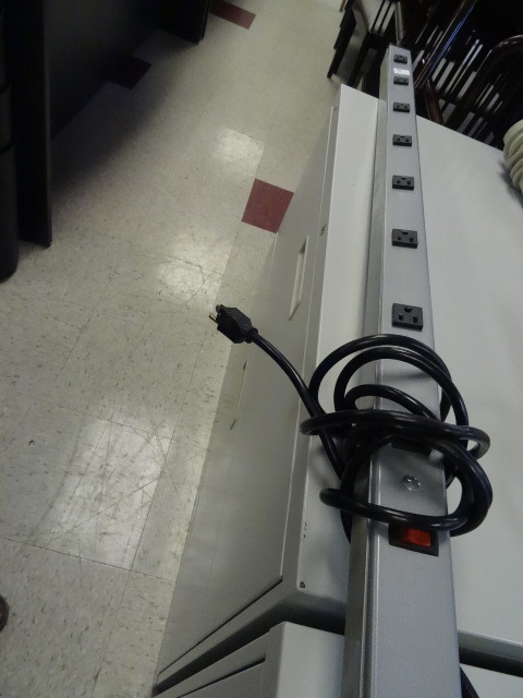 8 Plug Outlet Strip