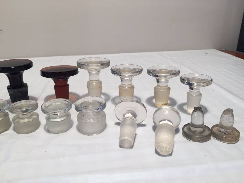 GLASS CORKS