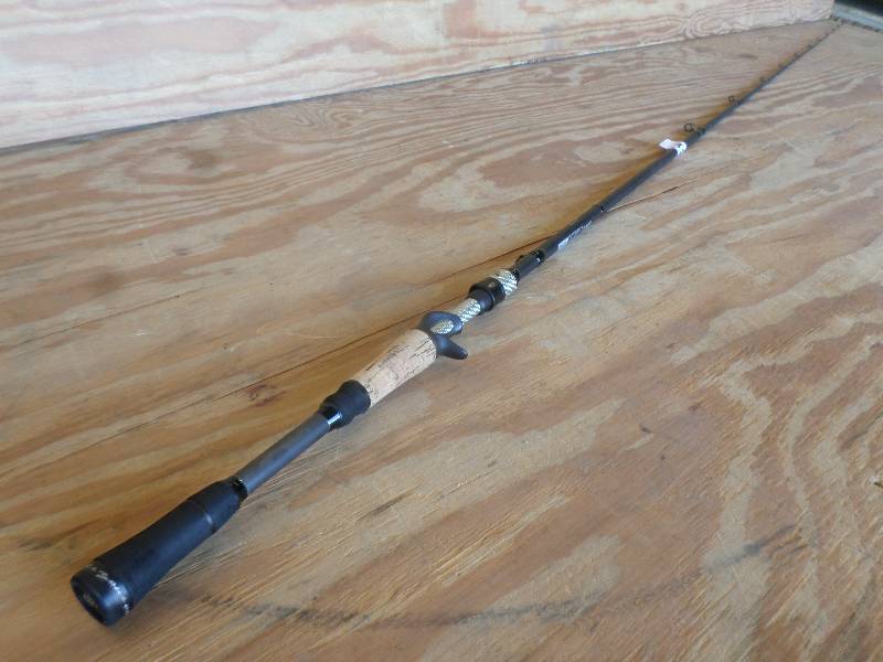 lot 32 image: Like New Black Omen J-30T 73 Medi...