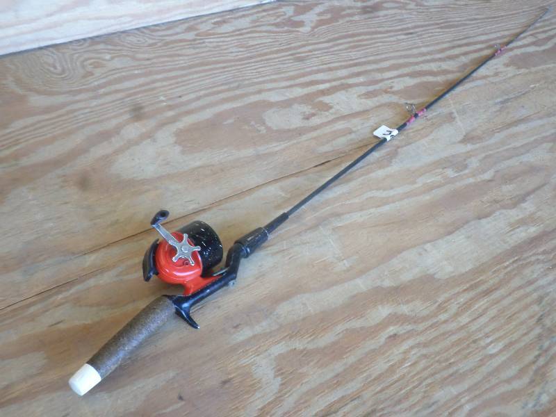 lot 36 image: Vintage Spin-Cast Rod & Reel ...