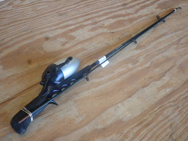 lot 38 image: Berkley 2-Piece Spin-Cast Rod & Ree...