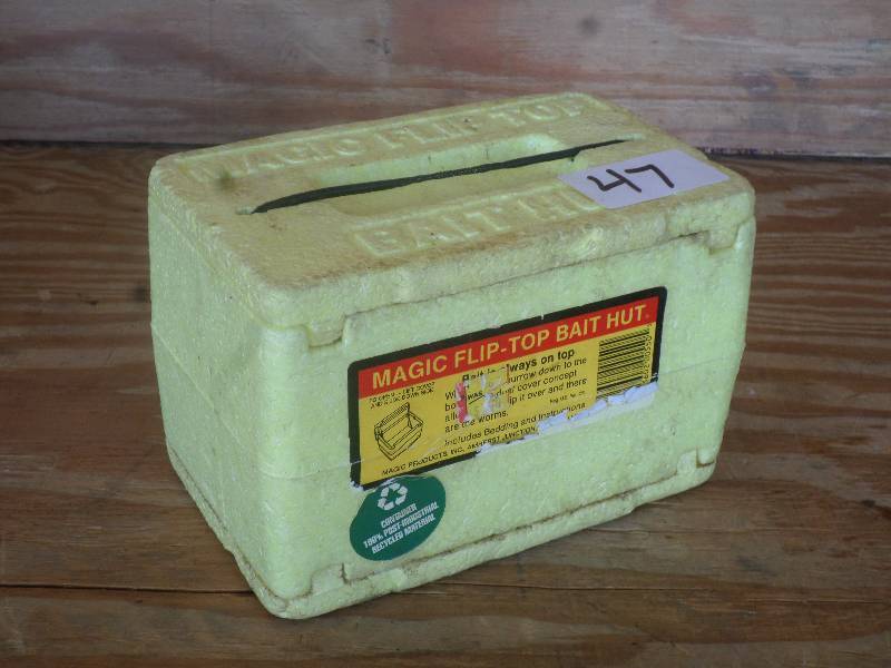lot 47 image: Magic Flip-Top Bait Hut ...