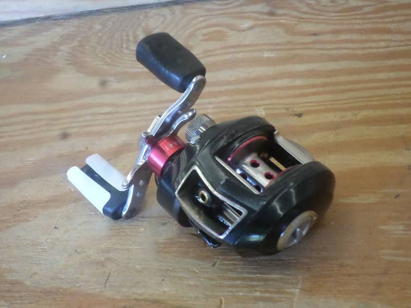 lot 98 image: Abu-Garcia Revo SX Casting Reel ...