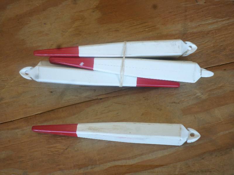 lot 107 image: (6) Plastic Bobbers ...