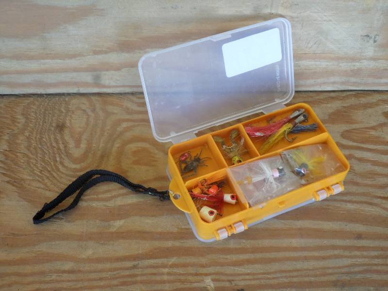 lot 110 image: Tackle Tray Full Of Misc Flies & Po...