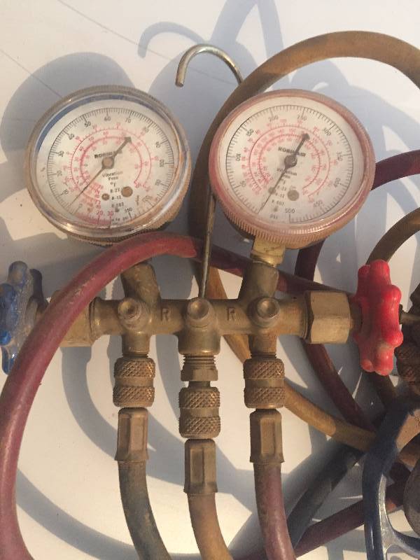 AC CHARGE GAUGES AND  HOSES