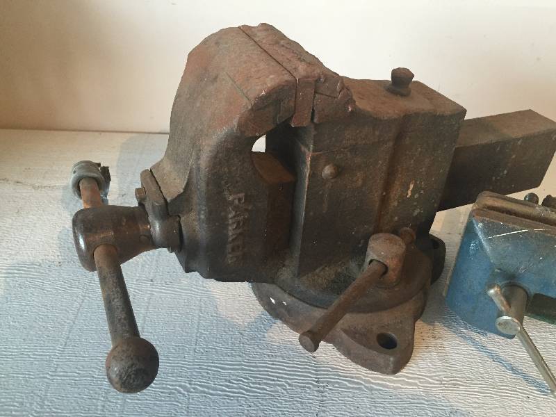 BENCH VISE