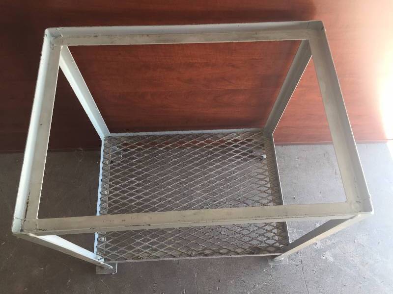 STEEL WHEELED STAND