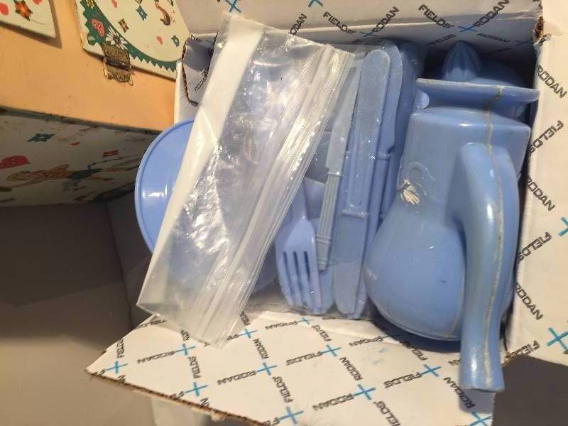 VINTAGE KITCHEN TOY SET