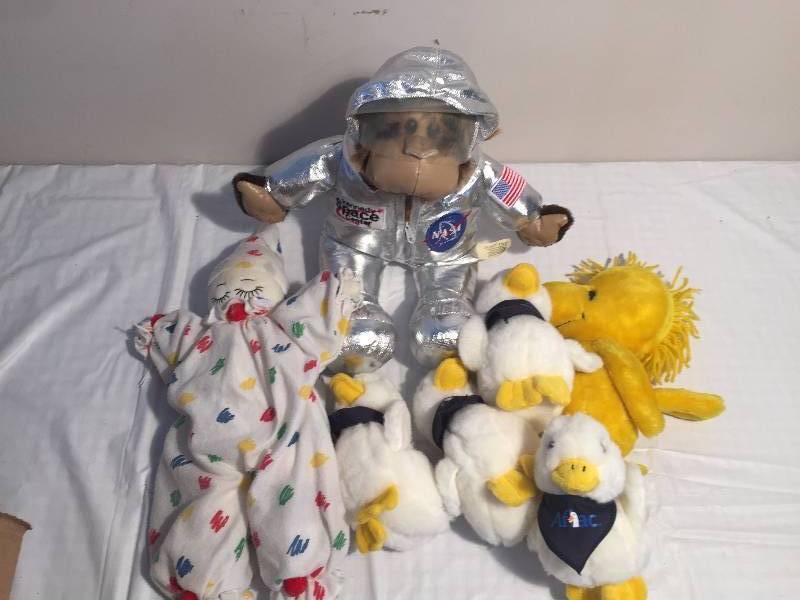 BEANIE BABIES AND STUFFED ANIMALS