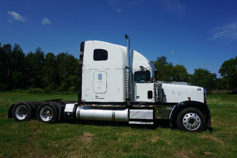 2005 Freightliner FLD13264T Classic XL Semi TractorTruck
