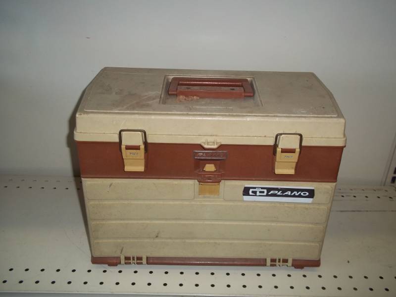 lot 3 image: Plano Tackle box