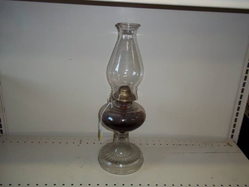 lot 12 image: Vintage oil lamp