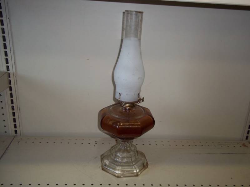 lot 13 image: Vintage oil lamp