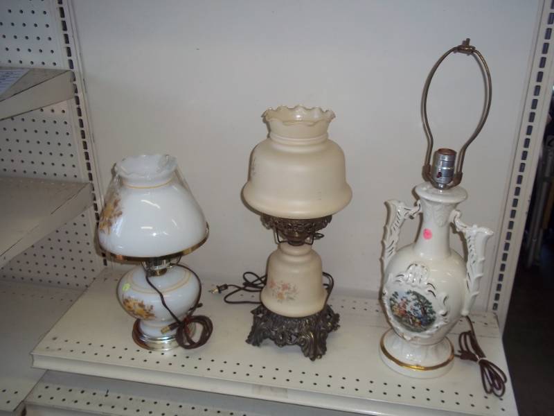 lot 19 image: 3 lamps