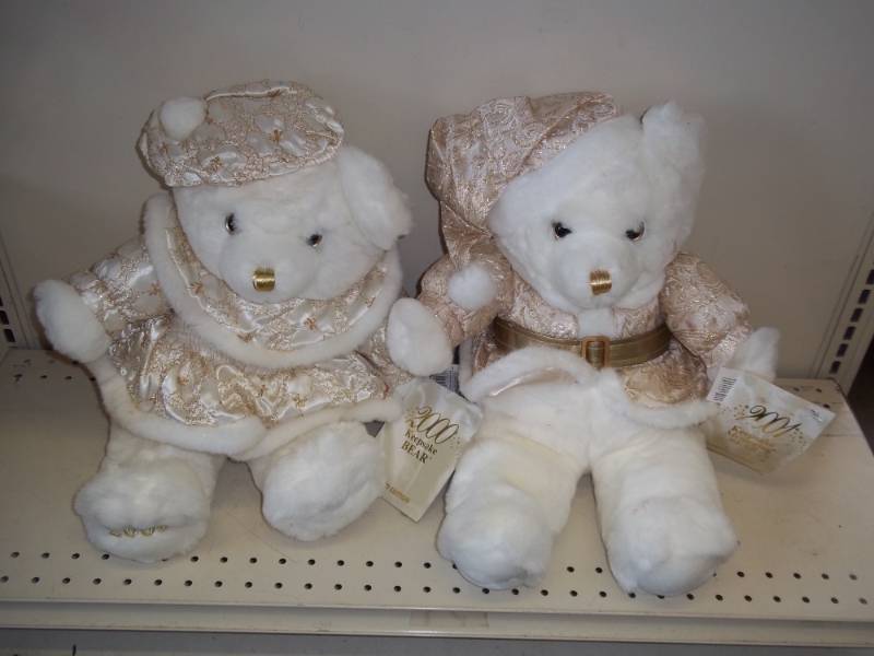 lot 27 image: Pair of 2000 Keepsake Bears