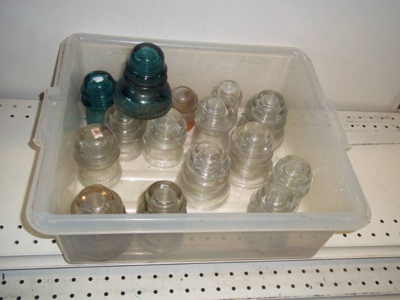lot 39 image: 16 Glass Insulators