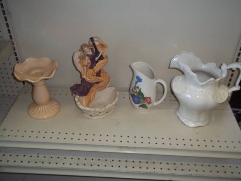lot 59 image: Dcor items with water fountain and picture with candle holder