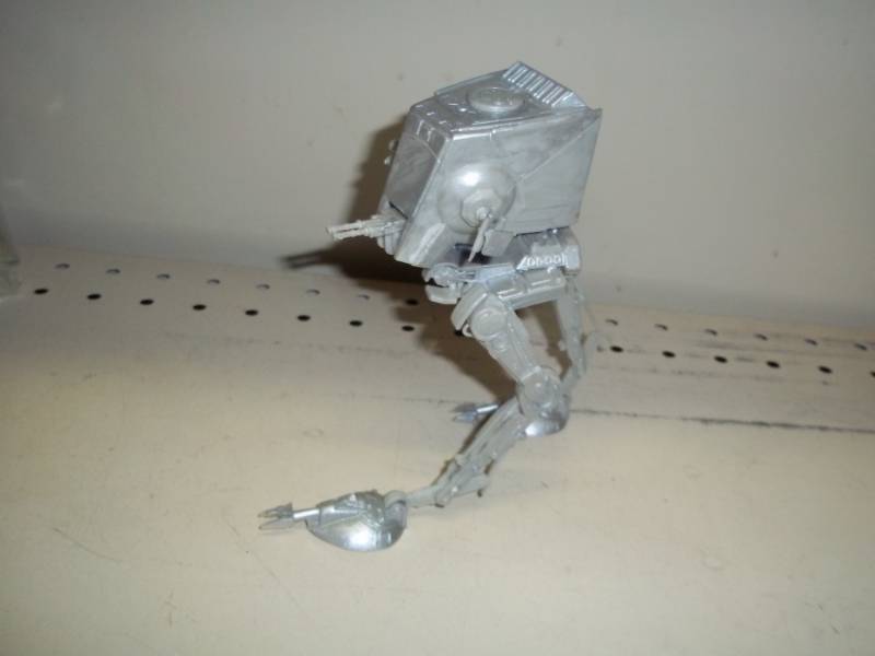 lot 67 image: Star wars toy