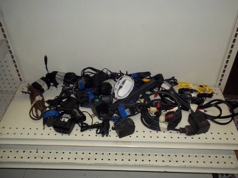 lot 68 image: Electrical cord with various voltages
