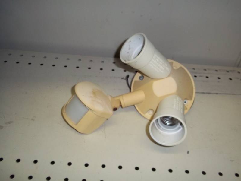 lot 69 image: outdoor light