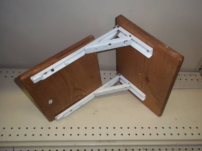 lot 80 image: Folding Shelf