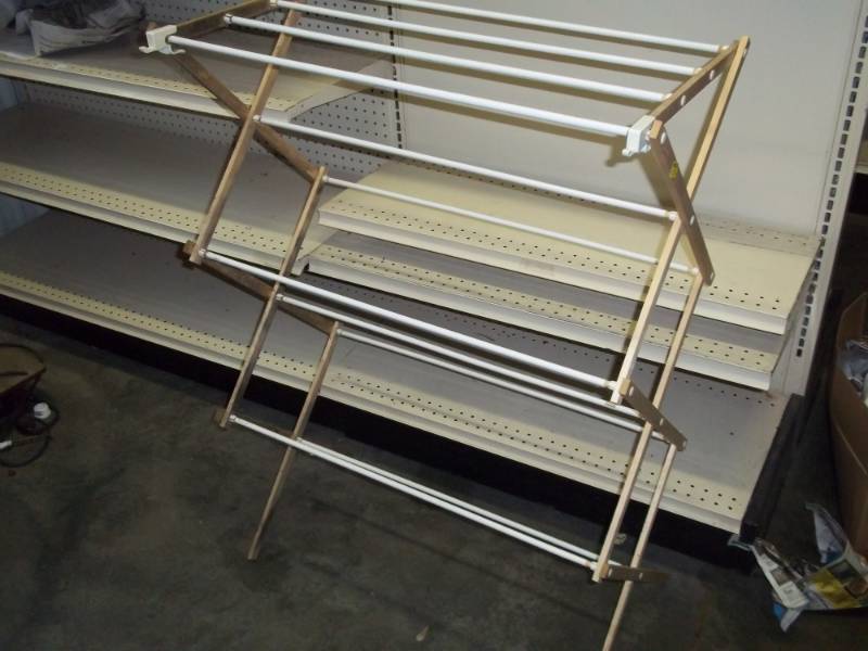 lot 84 image: Folding cloths rack
