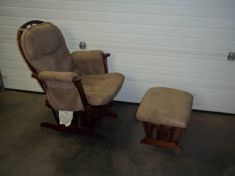 lot 86 image: Glider and Ottoman one arm rest needs dowel