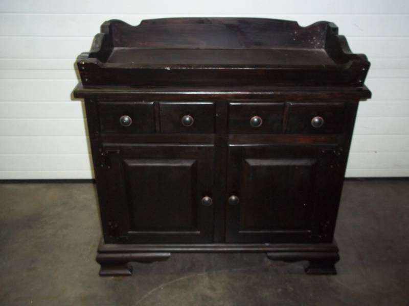 lot 87 image: Changing table black