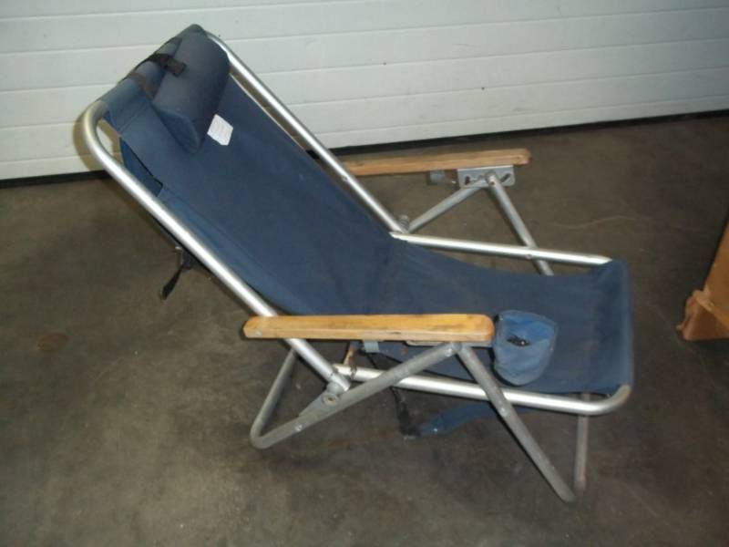 lot 91 image: Wearever folding chair