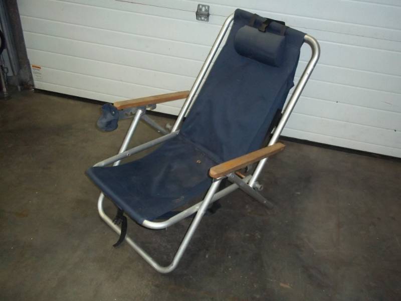 lot 92 image: Wearever folding chair