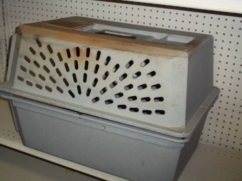 lot 98 image: Small dog carrier