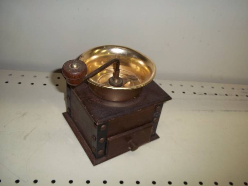 lot 106 image: Coffee grinder