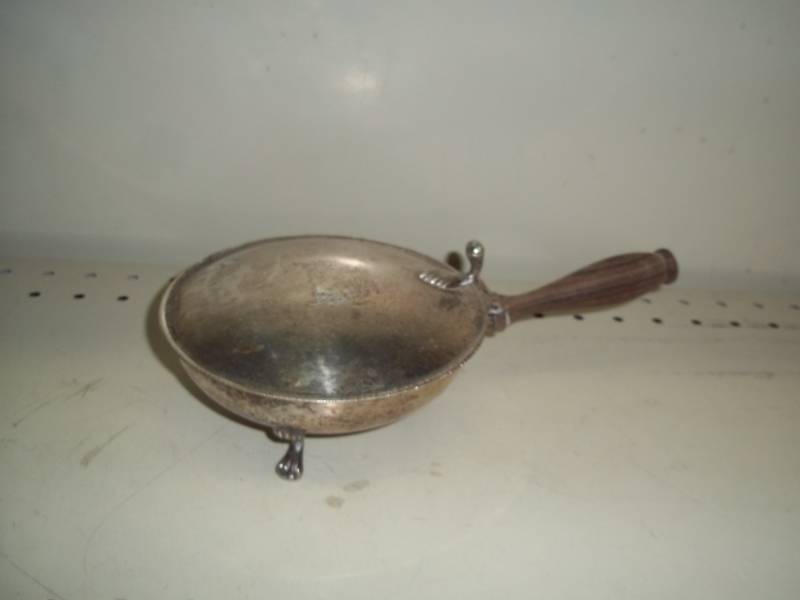 lot 111 image: Vintage crumb, ashes collector