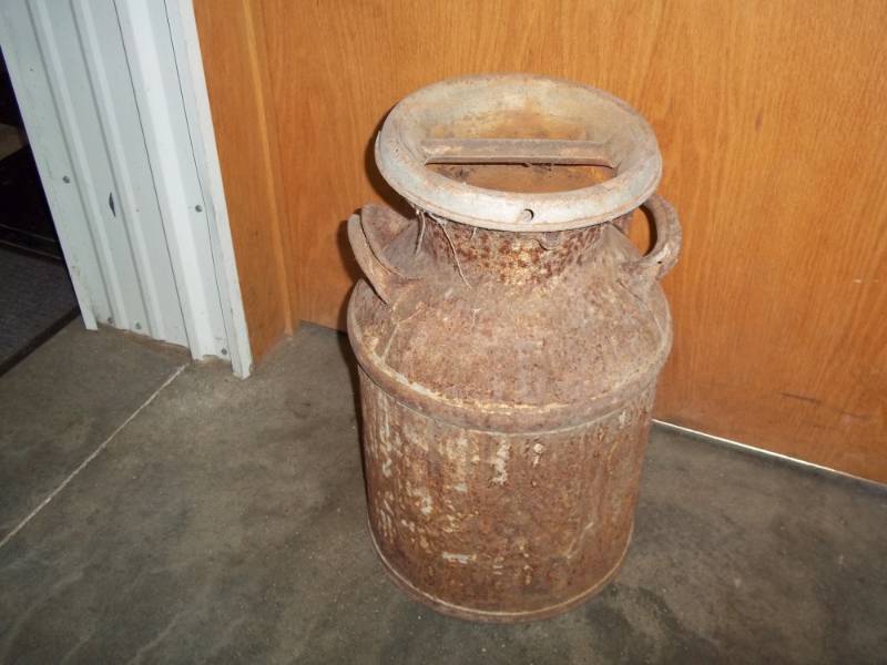 lot 113 image: Cream can