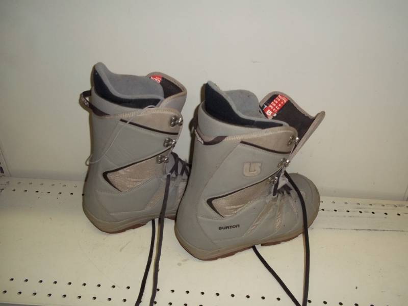 lot 140 image: Size 9 insulated boots