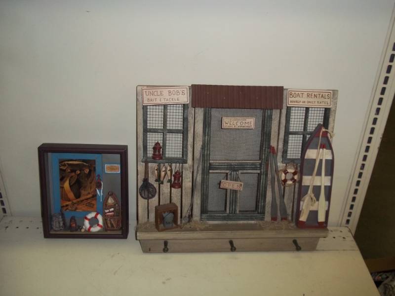 lot 142 image: Fishing Dcor