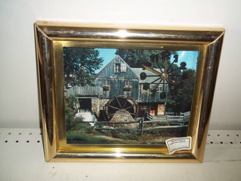 lot 164 image: Picture Clock