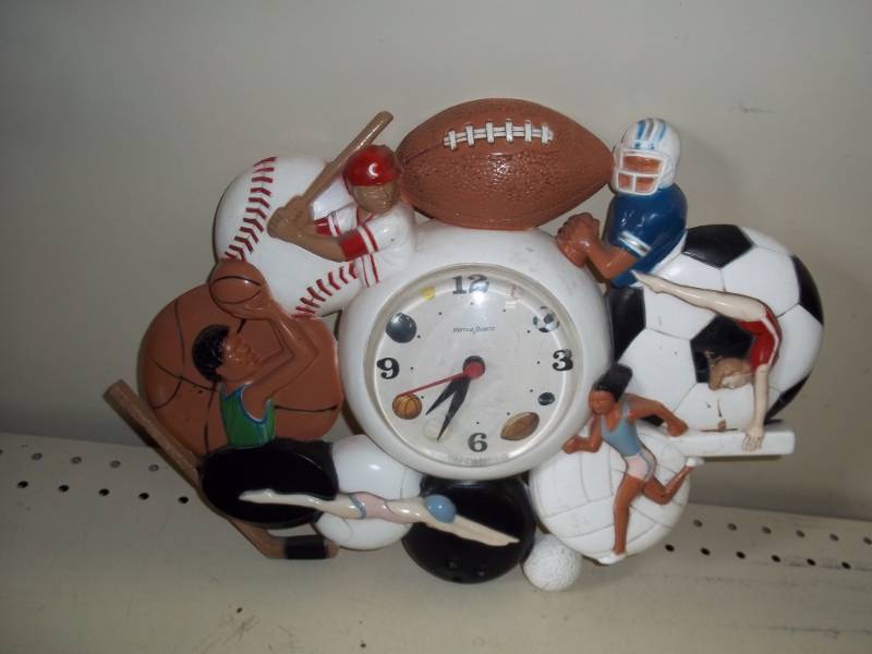 lot 165 image: Ball theme clock