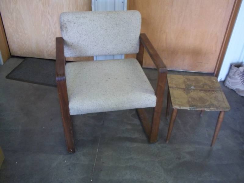 lot 178 image: Chair and table