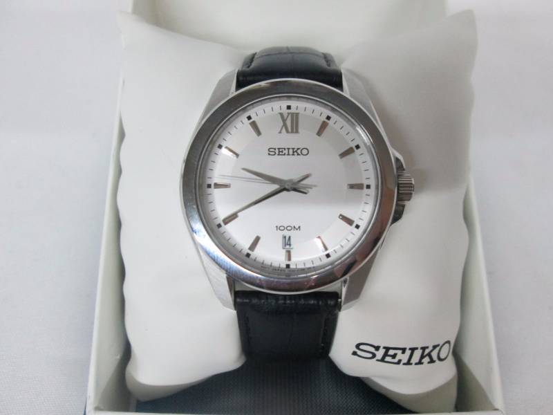 Seiko Mens Silvertone Black Leather Classic Watch