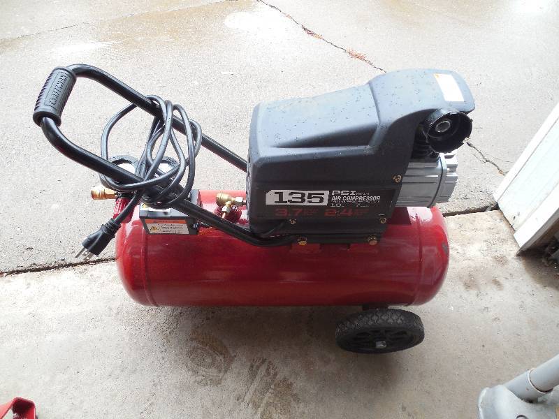 lot 19 image: Craftsman 7 Gallon Portable Horizontal Air Compressor 135 PSI