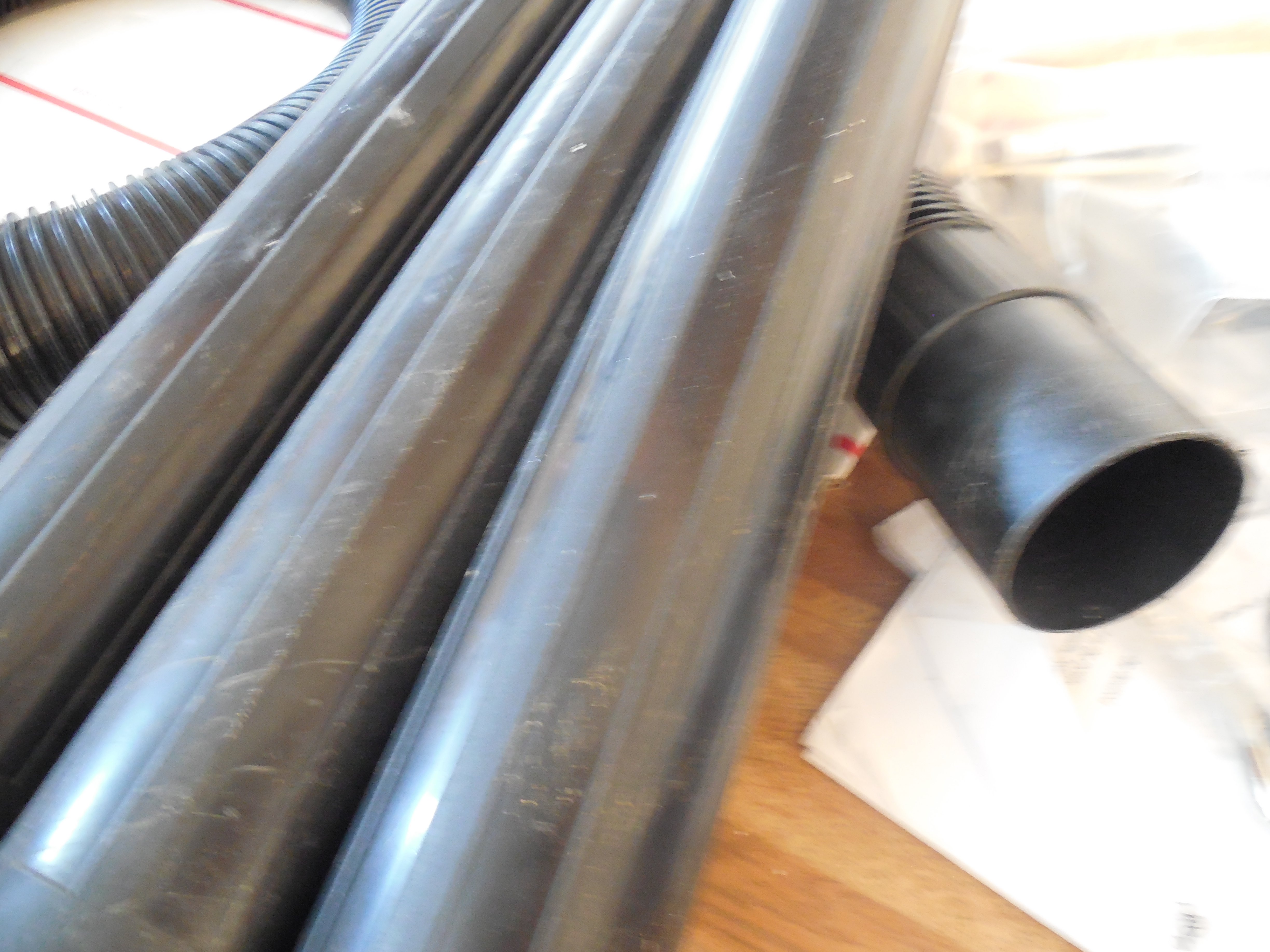 lot 21 image: Craftsman 7 ft. x 2-12 in. Diameter WetDry Vac Hose & 3