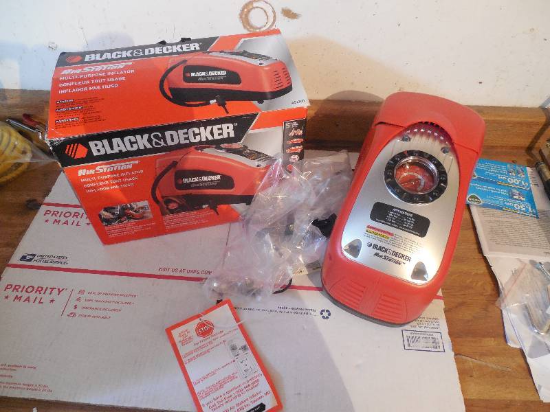 lot 26 image: Black & Decker Air Station Inflator
