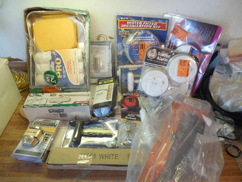 lot 34 image: HANDYMAN LOT OF GOODIES