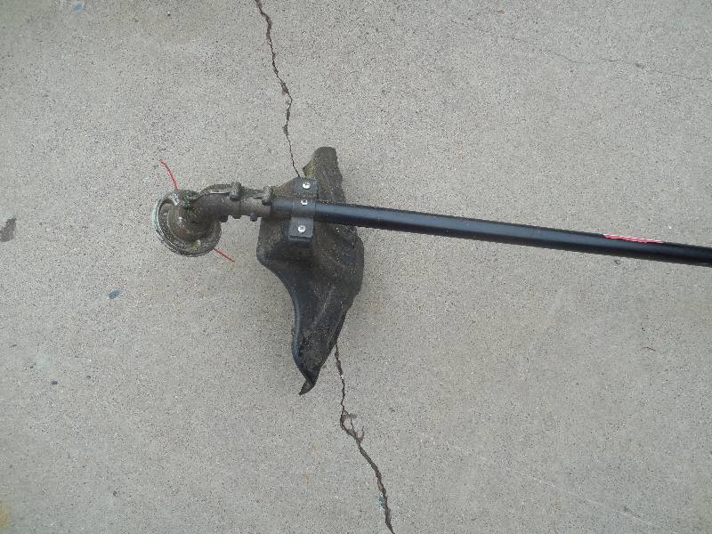 lot 30 image: Craftsman WeedWacker Gas Trimmer 25cc 2-Cycle