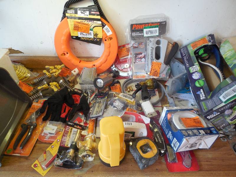 lot 37 image: HARDWARE TOOL LOT