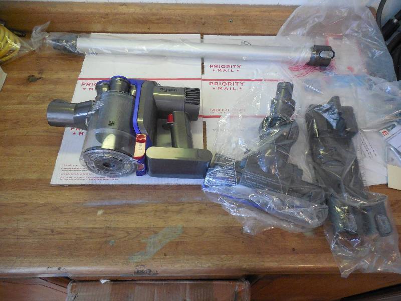 lot 50 image: Dyson V6 Cordless Vacuum
