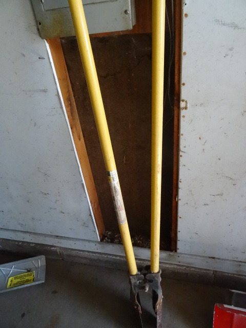 Clam Shell Post Digger